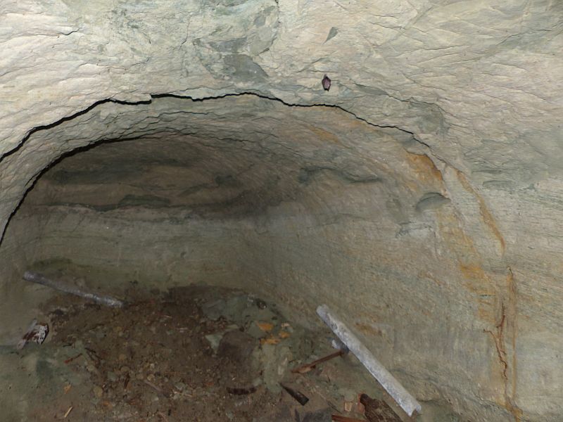 Blick in die Höhle am Aufschluss 1, so wie wir die Arbeiten dort 1987 beendet hatten.