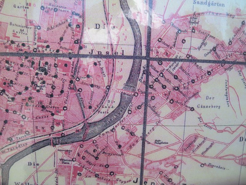 Rechts unten: Um 1927 schon mit Zick-Zack Weg und direkter Anbindung der Greifbergstraße an die Hausbergstraße mitten in einer unbekannten Straße?