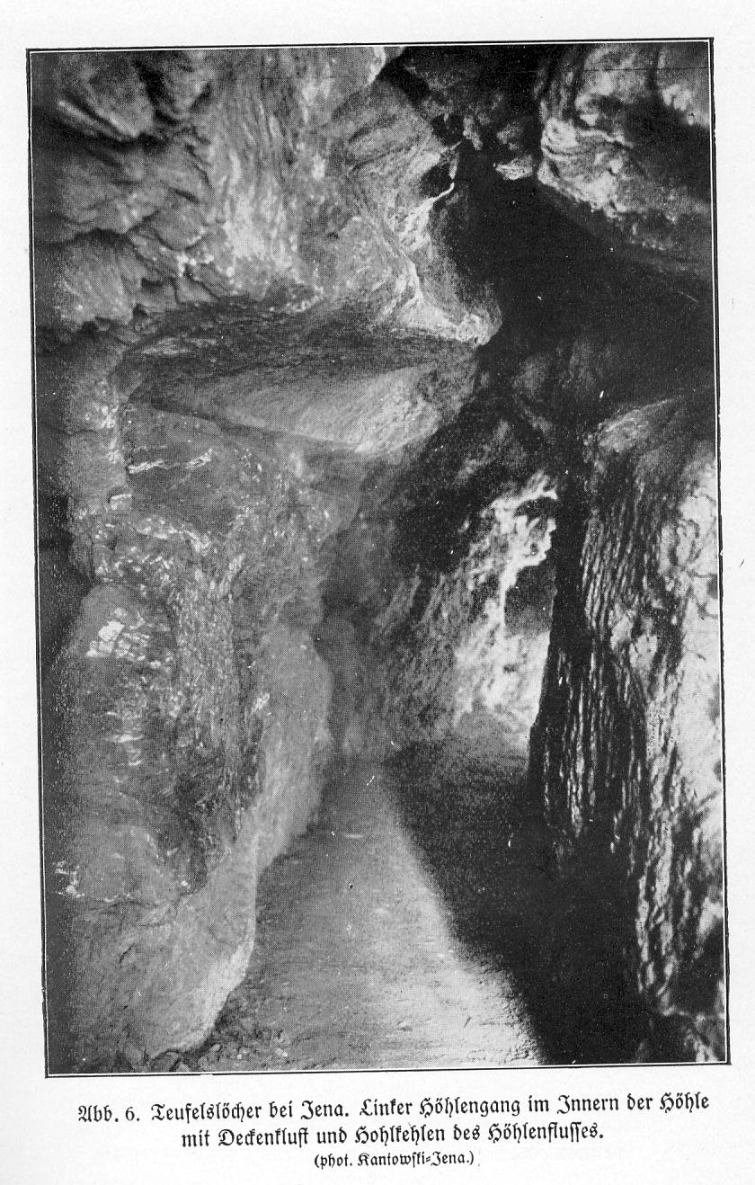 Teufelslöcher bei Jena. Linker Höhlengang im Innern der Höhle (Phot. Kantowski/Jena)