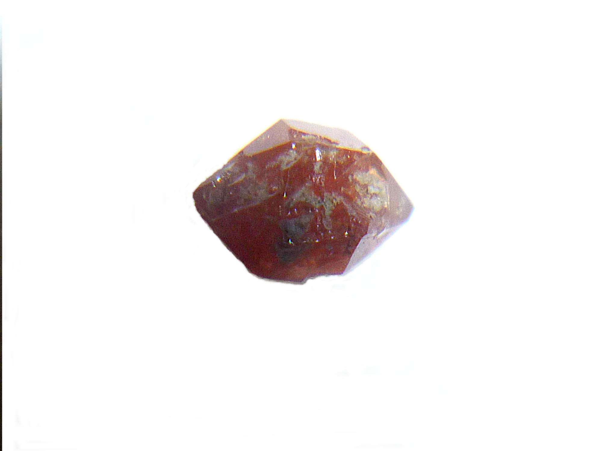 Roter doppelseitiger Quarzkristall (Hyazinth) ca. 3 mm