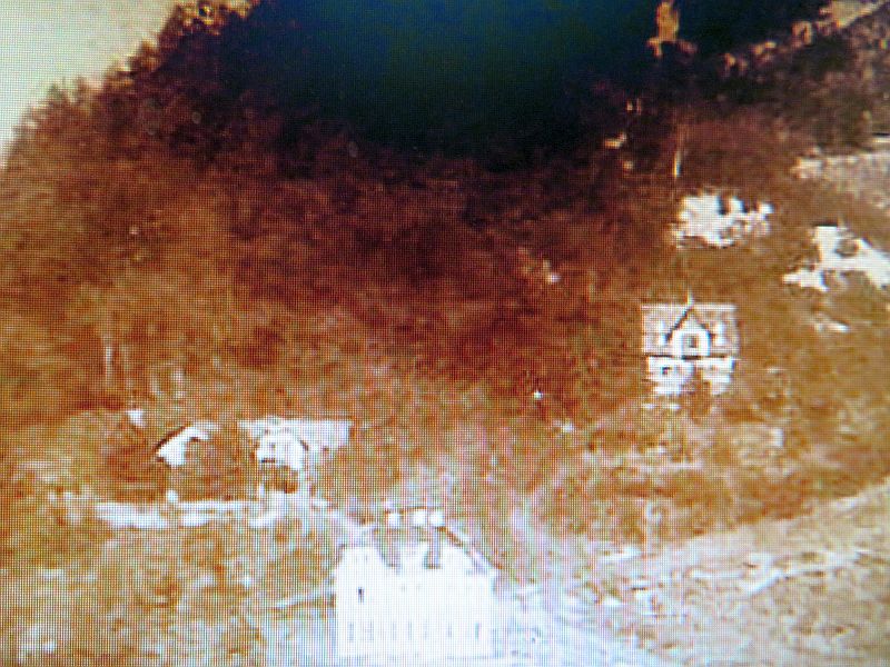 Ein Bild von der Wilhelmshöhe aus den 20er Jahren. Oberhalb des Hauses rechts oben sieht man die Halde von "Aufschluss 3 b" mit den ehemaligen Coelestinvorkommen.