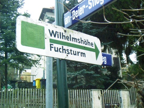 Bild 139: Statt des grünen Quadrates könnten dort die Symbole vom Geologischen Lehrpfad/Thüringenweg und Fernwanderweg aufgemalt werden.