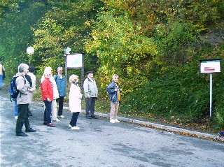 Bild 66: Während der Führung anlässlich der Seniorentage am 9.10.04 am Aufschluss 3 (Wilhelmshöhe).
