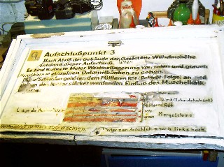 Bild 61: Die alte Tafel vom Aufschluss an der Wilhelmshöhe hat nun endgültig nach 18 Jahren ausgedient