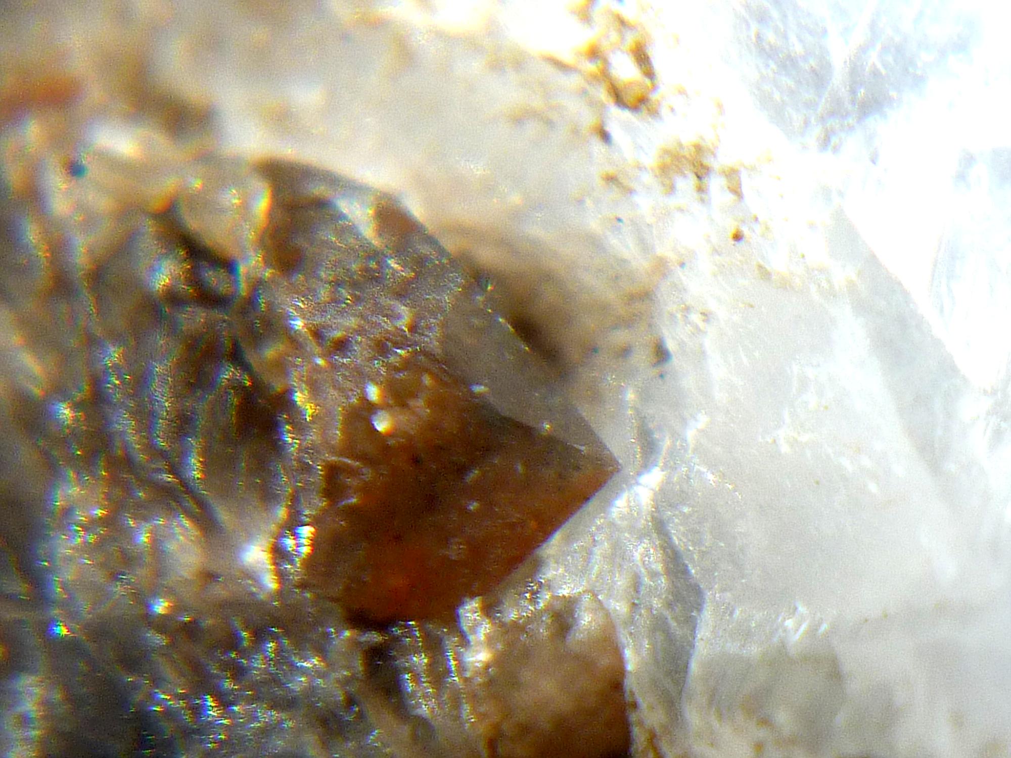 Hyazinth in Marienglas, ca. 5 mm